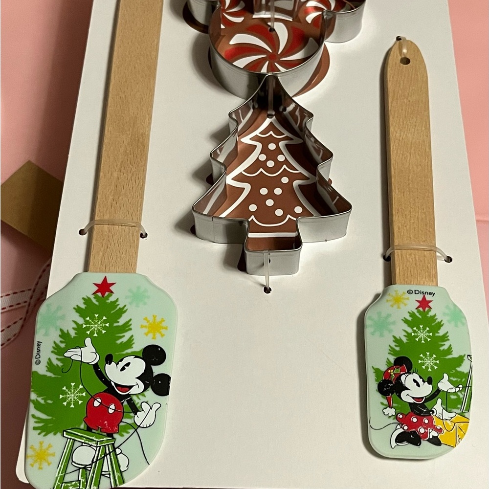 4 Piece Disney Mickey and Minnie Christmas Cookie Cutter And Spatula Set
